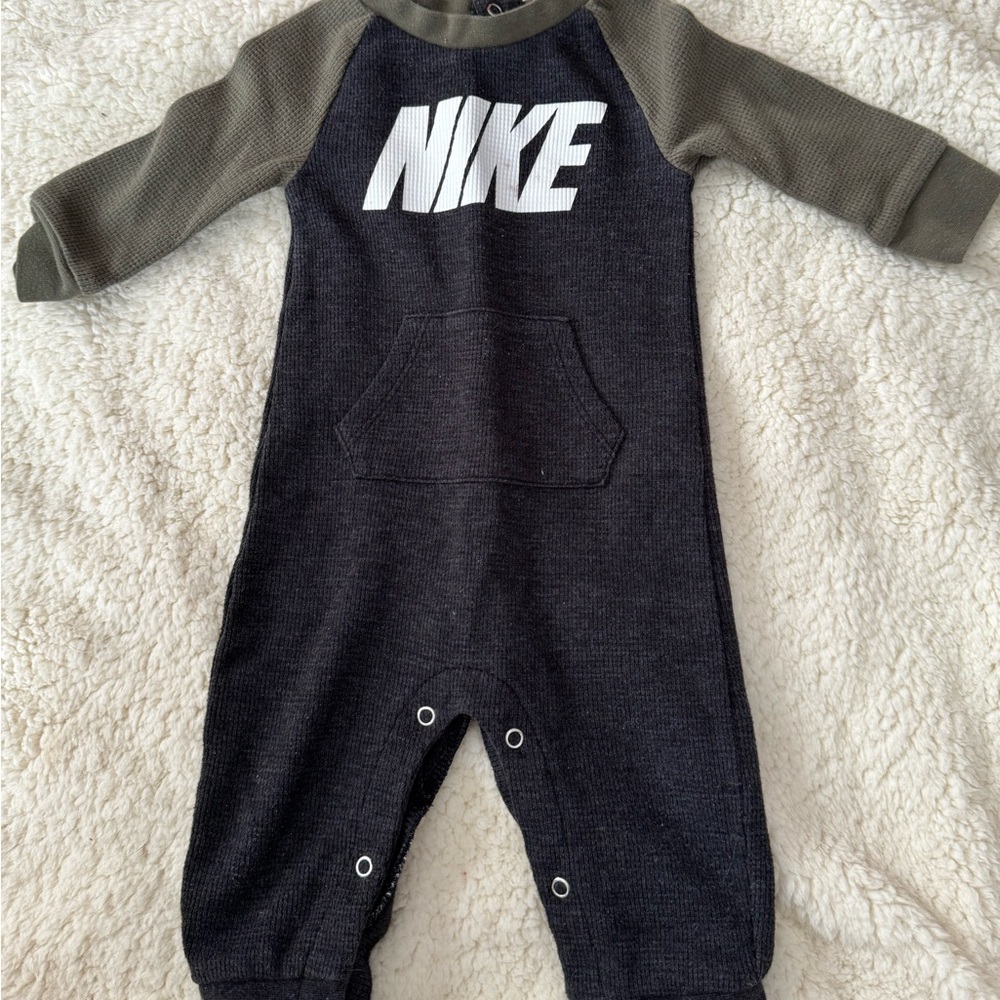 Nike Kids One Piece in Black and Olive